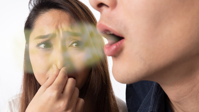آنچه باید در مورد بوی بد دهان بدانید / عوامل و درمان ها