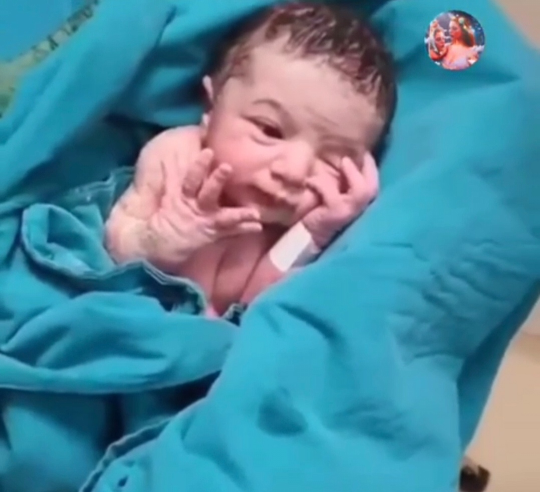 فیلم / رفتار عجیب نوزاد پس از تولد همه را شگفت زده کرد